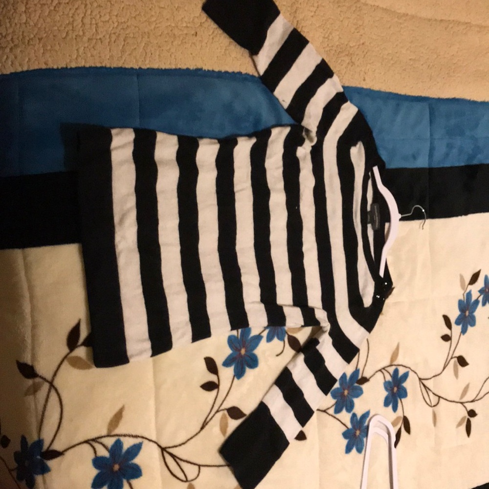 Striped Mid-Sleeve Shirt. Price is negotiable